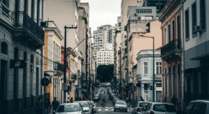 foto cinematica da vila mariana em sp, com color grading de cinema